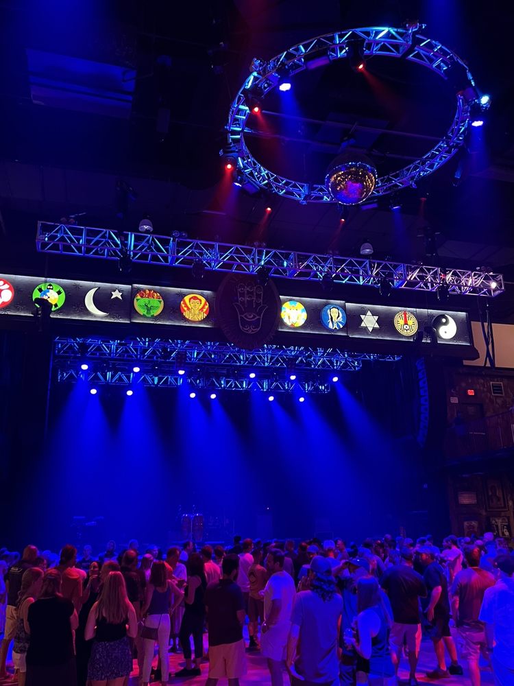 Image found on: https://www.yelp.com/biz/house-of-blues-boston-music-venue-boston House of Blues